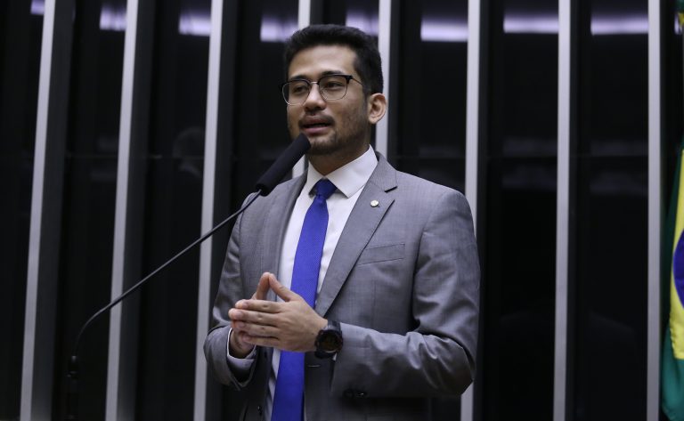 Projeto aumenta pena e torna hediondos crimes de compra e venda de votos