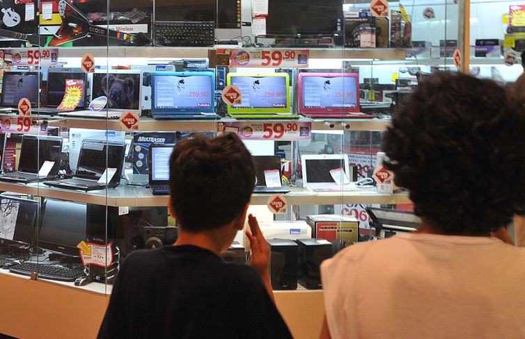 Após nova alta de juros, mercado reduz previsão para o PIB e inflação