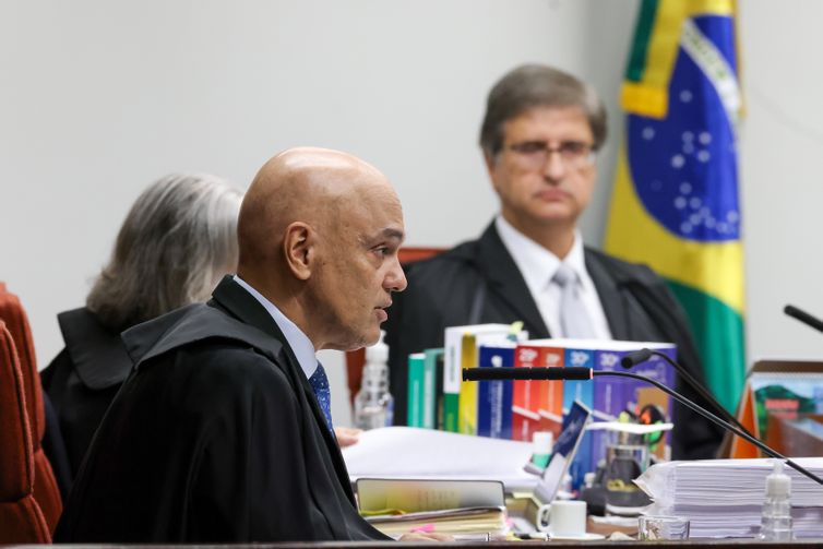 Moraes lê relatório e PGR reforça que Bolsonaro buscou manter poder