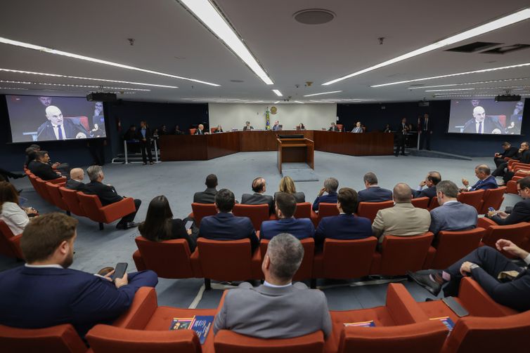 Por unanimidade, turma do STF torna Bolsonaro e mais 7 réus por golpe