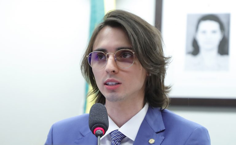 Projeto dá prazo para município adaptar legislação à Lei Geral das Antenas