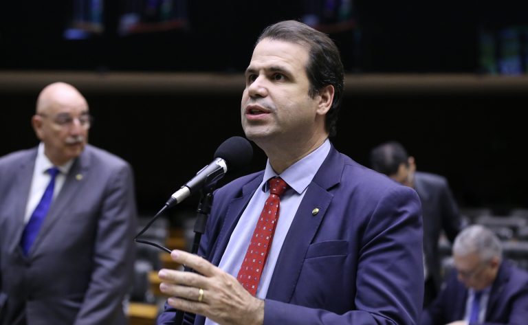 Projeto prevê perda de cargo para servidor condenado por injúria racial