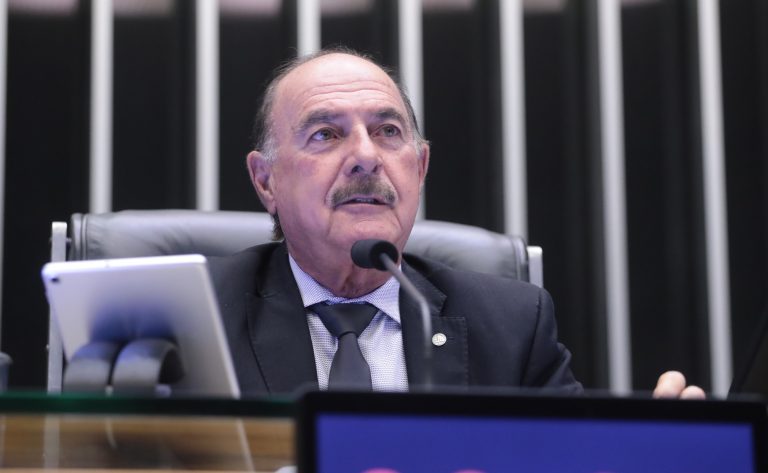 Proposta institui programa para recuperar crânio e face com tecnologia 3D