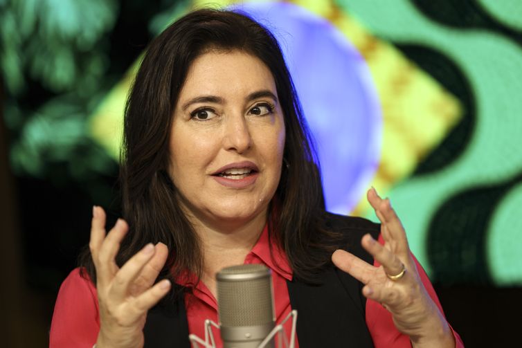 Recursos para Bolsa Família e Pé-de-Meia estão garantidos,diz ministra