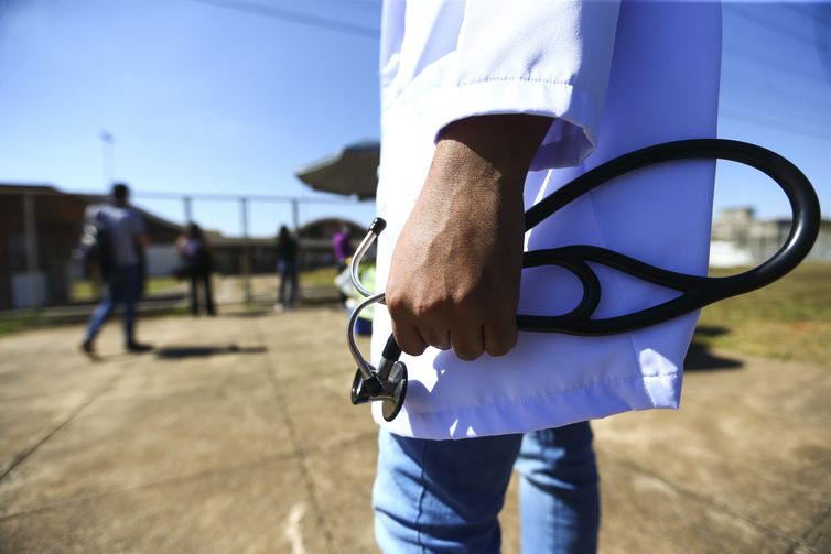 Apenas seis cursos de medicina têm nota máxima no Enade