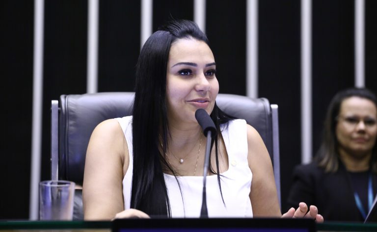 Comissão aprova projeto que prevê adicional para professor que ensinar em presídios