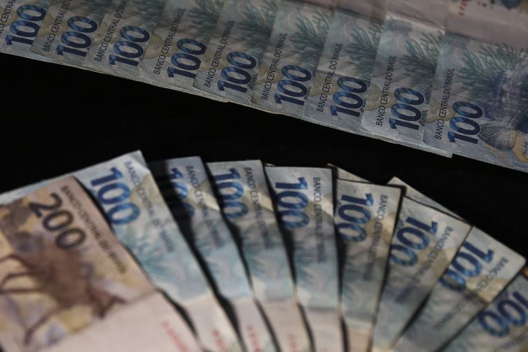 Decreto mantém restrição de R$ 121,5 bi no Orçamento até maio