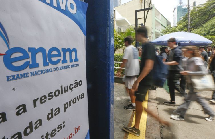 Enem: prazo para pedir isenção da inscrição é ampliado para 2 de maio