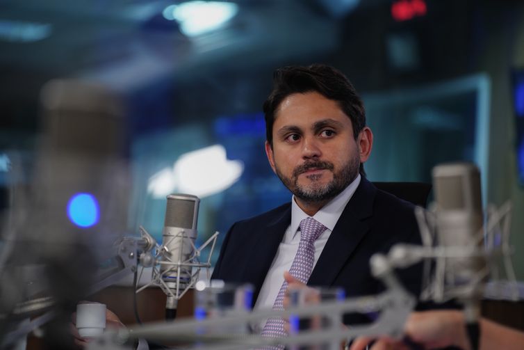 Juscelino Filho oficializa demissão do Ministério das Comunicações