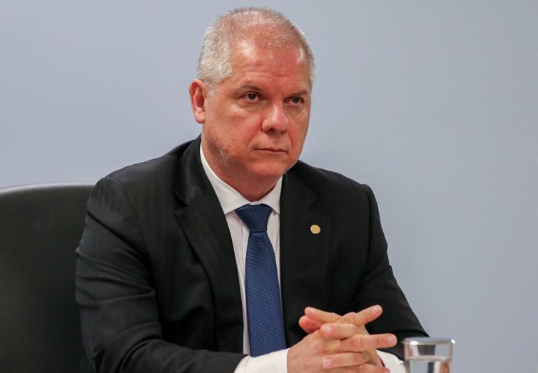 Lula determina demissão do presidente do INSS