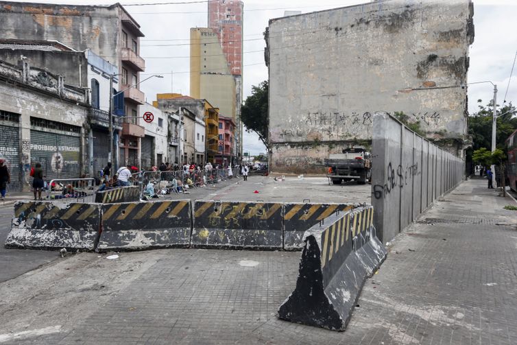 Moraes rejeita ação do PSOL contra muro na Cracolândia em São Paulo