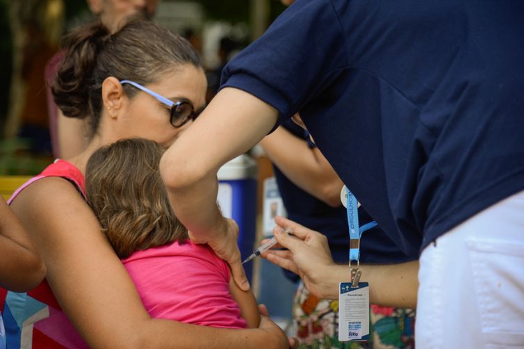Vacina contra gripe é segura e não causa a doença; saiba mais verdades