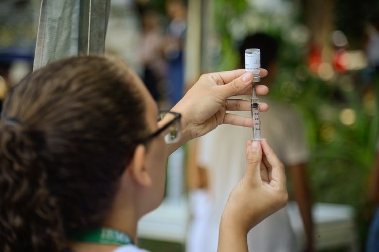 Vacinação nas escolas começa nesta segunda-feira