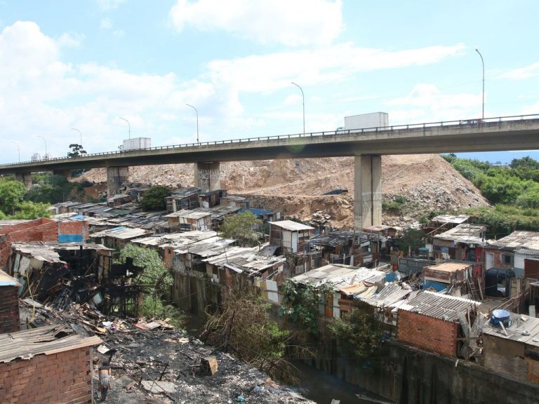 Adiado debate sobre criação de censo específico para mapear déficit habitacional