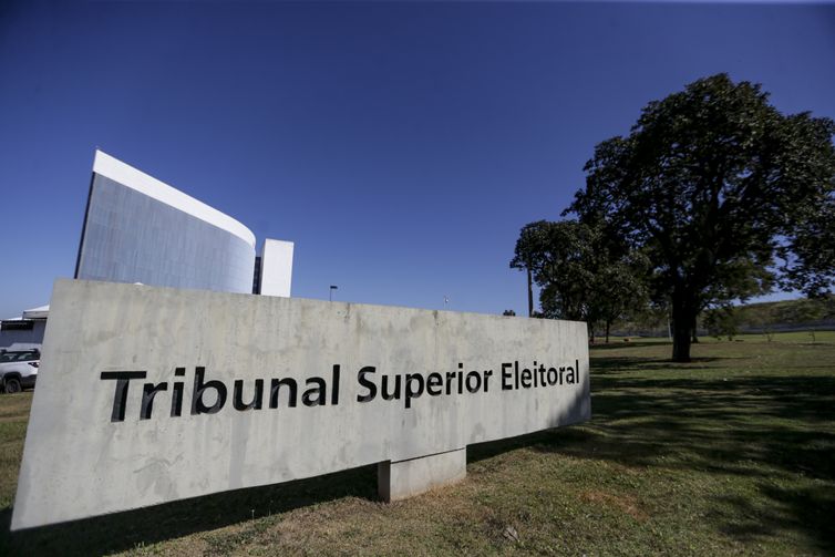 AGU pede que Polícia Federal investigue racismo contra ministra do TSE