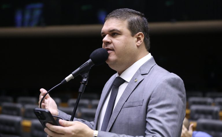 Câmara analisa aumento da pena de homicídio contra profissional de saúde no exercício da profissão; acompanhe