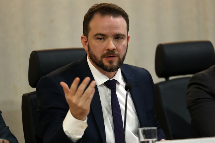 Fazenda diz que estudará alternativas para aumento do IOF