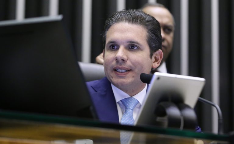 Motta diz que há compromisso do governo em discutir reestruturação de carreiras não contempladas