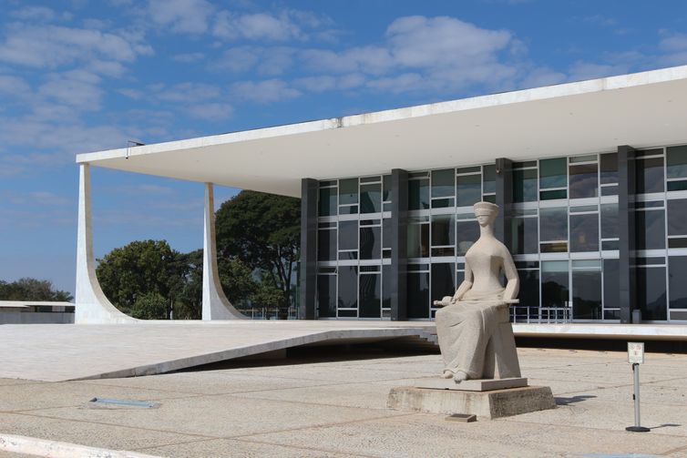 STF mantém regra que impede registro de candidato que não presta conta