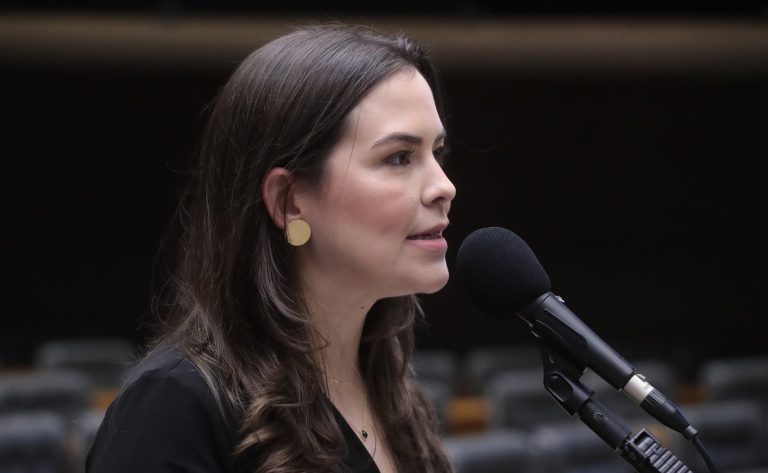 Câmara aprova projeto que denomina Sala Miguel Arraes a sala de reunião do Colégio de Líderes