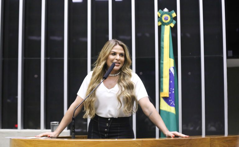 Comissão aprova direito de vítima de violência doméstica saber antes sobre a soltura de agressor