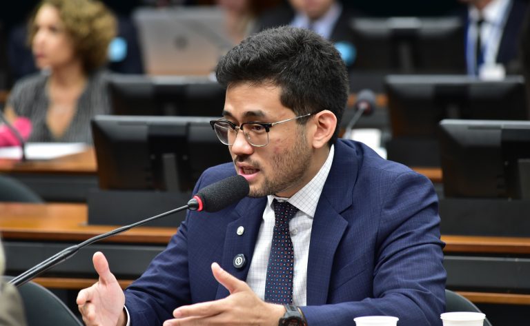 Comissão aprova projeto que prevê assinatura eletrônica em notas promissórias