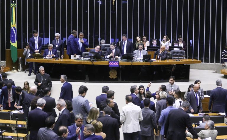 Congresso inicia sessão conjunta para analisar propostas; acompanhe