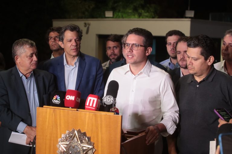 Em reunião 