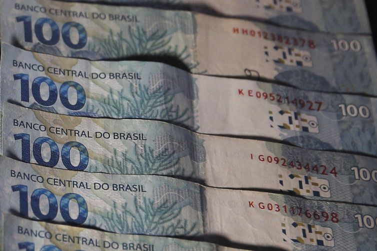 Imposto para super-ricos resultaria em justiça social, diz pesquisa
