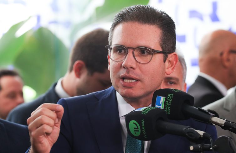 Motta pauta derrubar IOF; Senado vota aumentar número de deputados