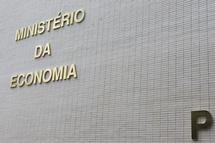 MP alternativa a IOF prevê R$ 4,28 bi de corte de gastos em 2025