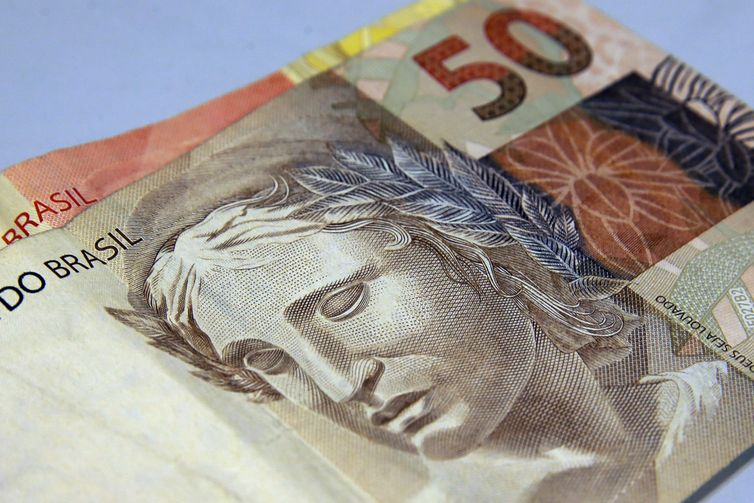 Brasileiros sacaram R$ 315 milhões em valores a receber em maio