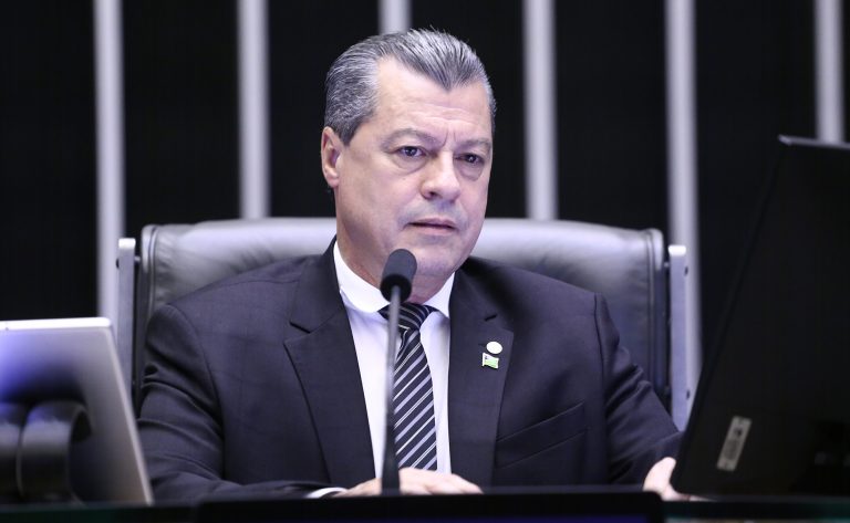 Comissão aprova proibição de abastecimento de veículos após disparo de trava de segurança da bomba