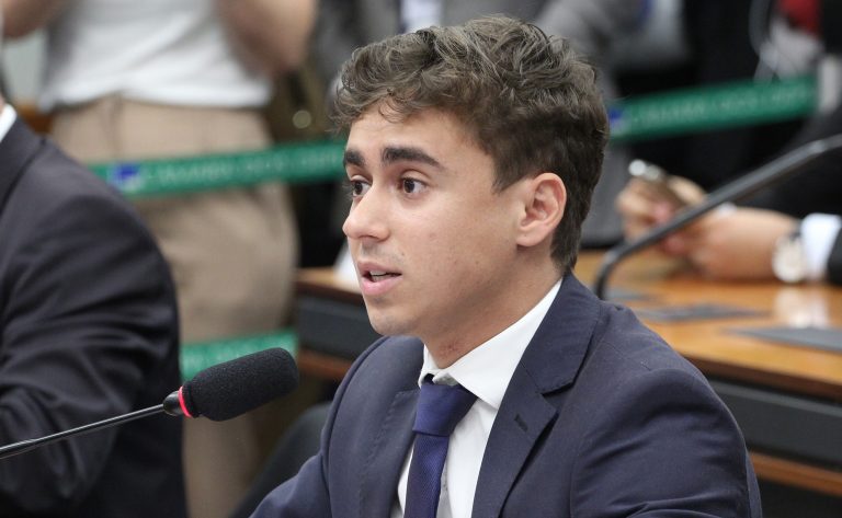 Comissão aprova projeto que proíbe escolas de promover alunos que não têm nota para passar de ano