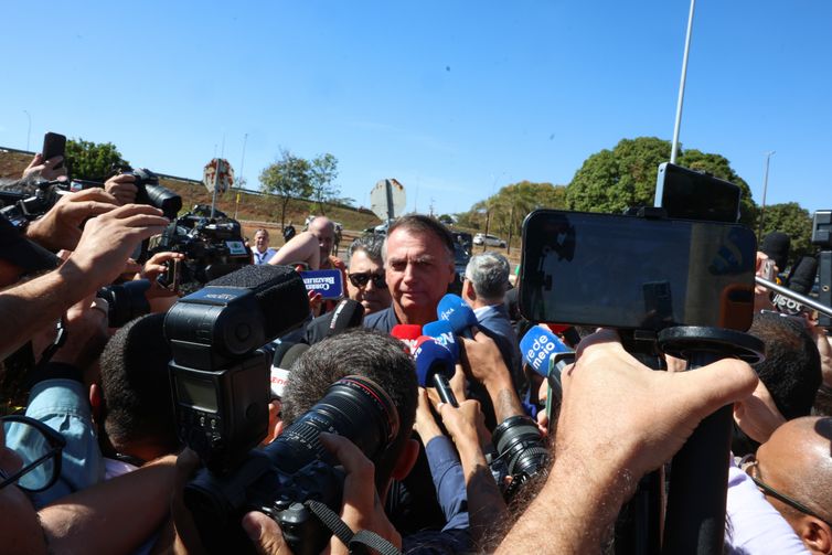 Defesa de Bolsonaro tem até as 21h13 para enviar explicações a Moraes 