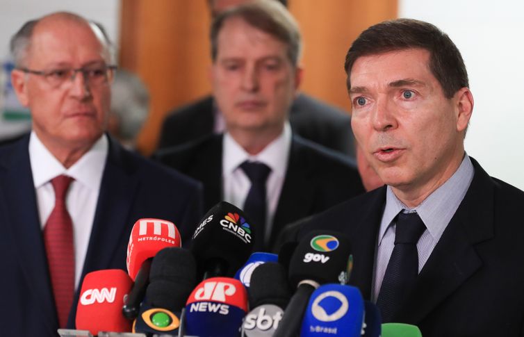 Empresários esperam acordo antes de possível retaliação aos EUA