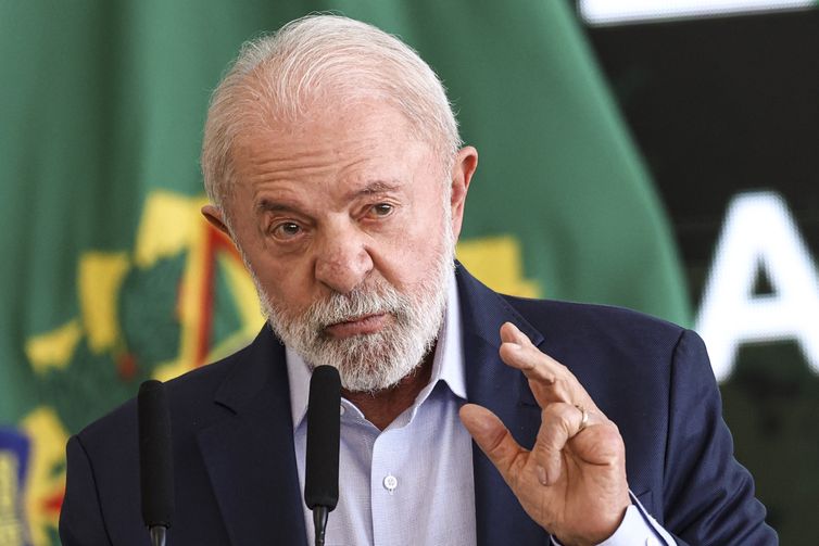Lula pede aos bancos nova forma de financiar o desenvolvimento