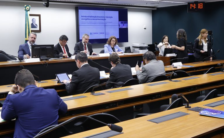 Meta de inflação de 3% ao ano é criticada em debate sobre taxa de juros