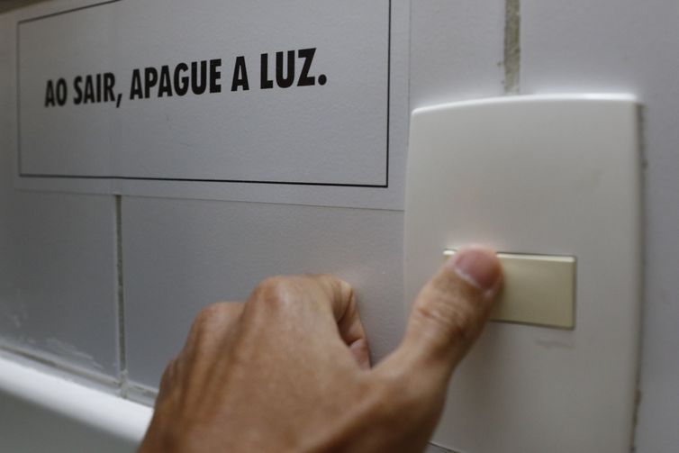 Nova tarifa social de energia elétrica passa a valer neste sábado