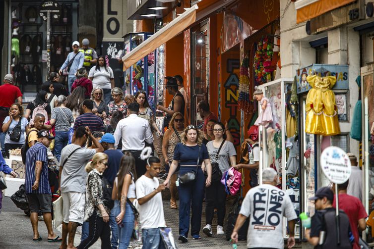 Pirataria é fiscalizada e combatida, dizem lojistas da 25 de Março