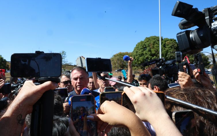 Políticos repercutem operação policial contra Bolsonaro
