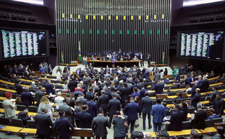 Reciprocidade tarifária e mudanças no licenciamento ambiental marcam votações na Câmara no 1º semestre