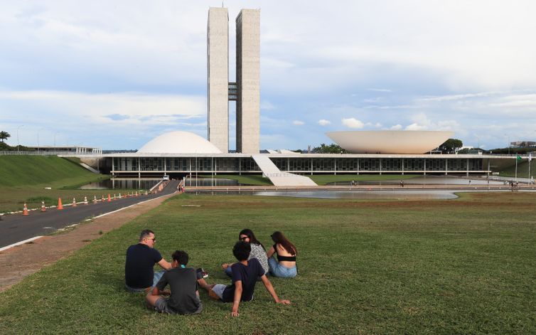 Senado cria comissão para estreitar laços com Congresso dos EUA