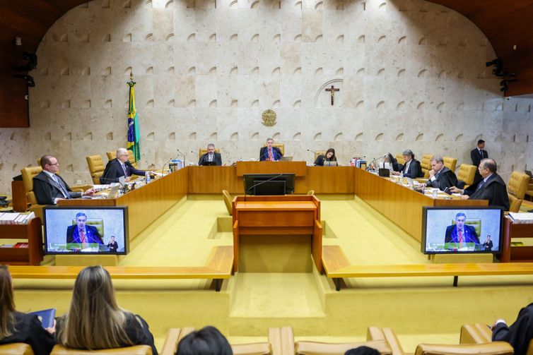 Barroso e Fux discutem em sessão do STF 