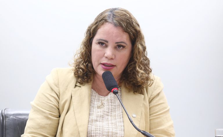 Comissão aprova programa de valorização de professores da educação básica