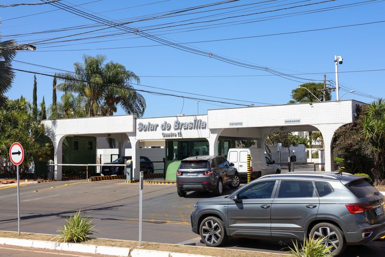 Moraes pede à PGR parecer sobre agentes da PF na casa de Bolsonaro 