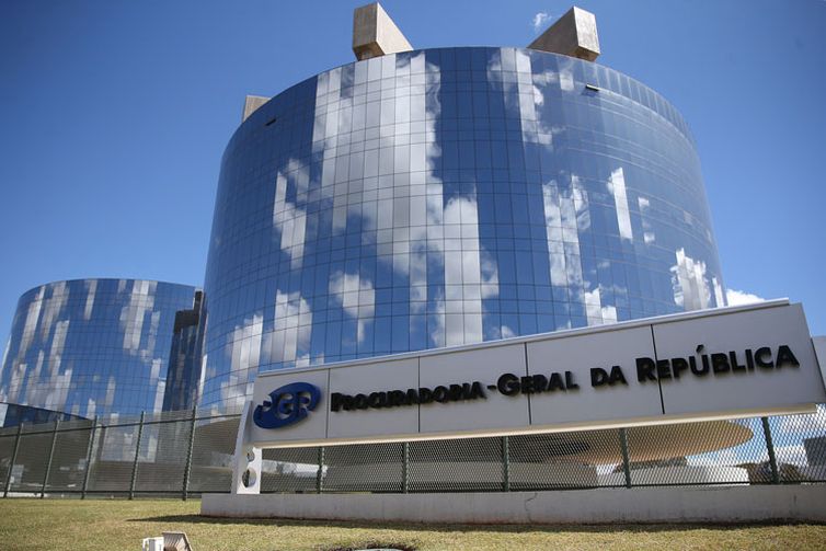 PGR tem 5 dias para analisar indiciamento de Bolsonaro e Eduardo