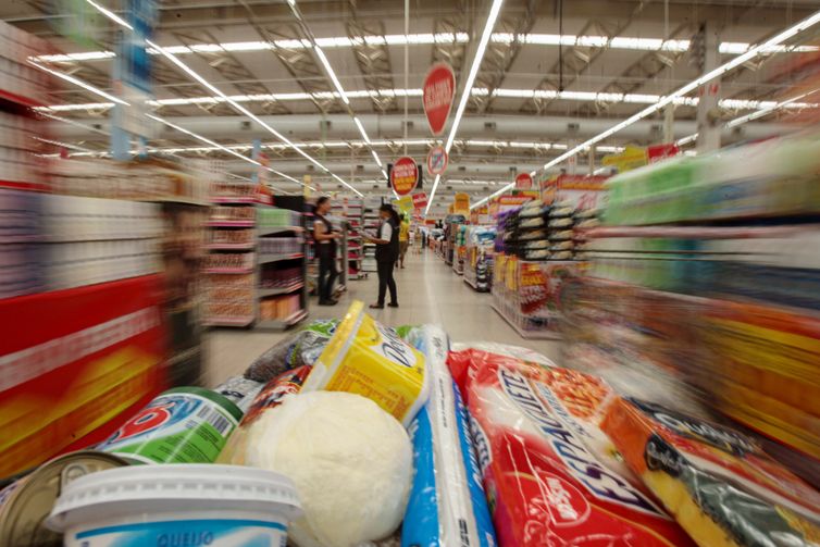 Prévia da inflação oficial de agosto recua 0,14%, diz IBGE
