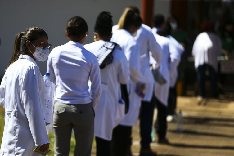Revalida 2025/2: nota de corte da primeira fase fica em 61 pontos