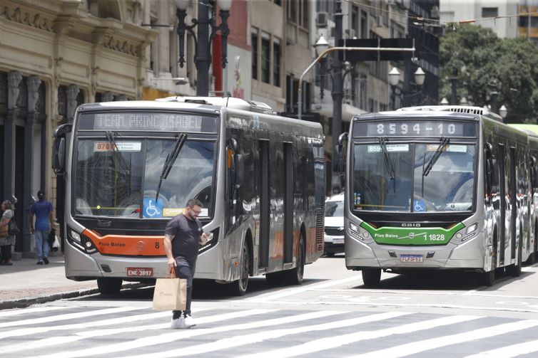 Setor de serviços cresce 0,3% em junho e atinge patamar recorde
